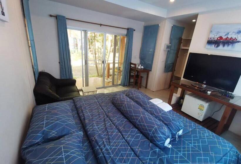 اتاق لوکس با بالکن, Bansuan Sangtawan Resort