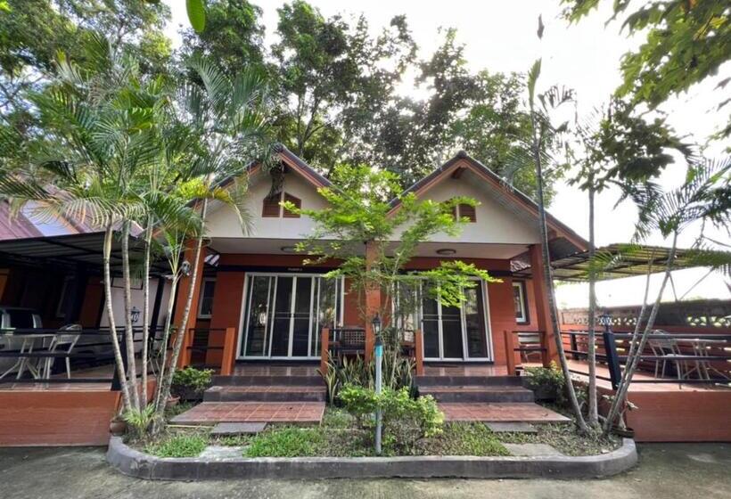 اتاق استاندارد چهارنفره با بالکن, Bansuan Sangtawan Resort