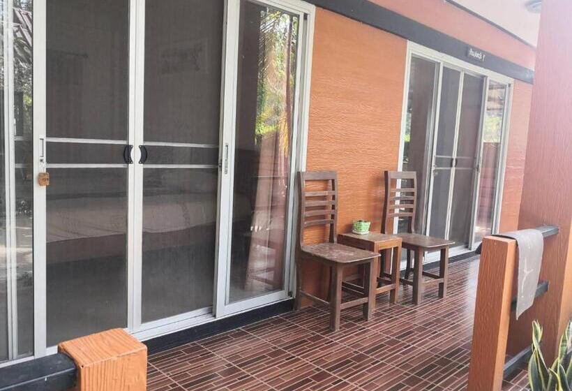 اتاق استاندارد چهارنفره با بالکن, Bansuan Sangtawan Resort