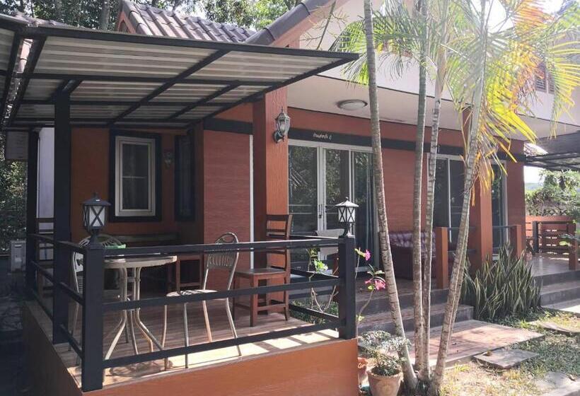 اتاق استاندارد چهارنفره با بالکن, Bansuan Sangtawan Resort