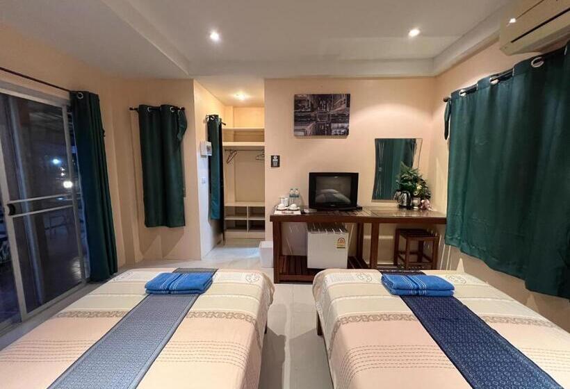 اتاق استاندارد چهارنفره با بالکن, Bansuan Sangtawan Resort