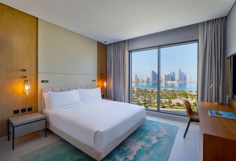 اتاق استاندارد با تخت بزرگ برای معلولان, Doubletree By Hilton Sharjah Waterfront  & Residences