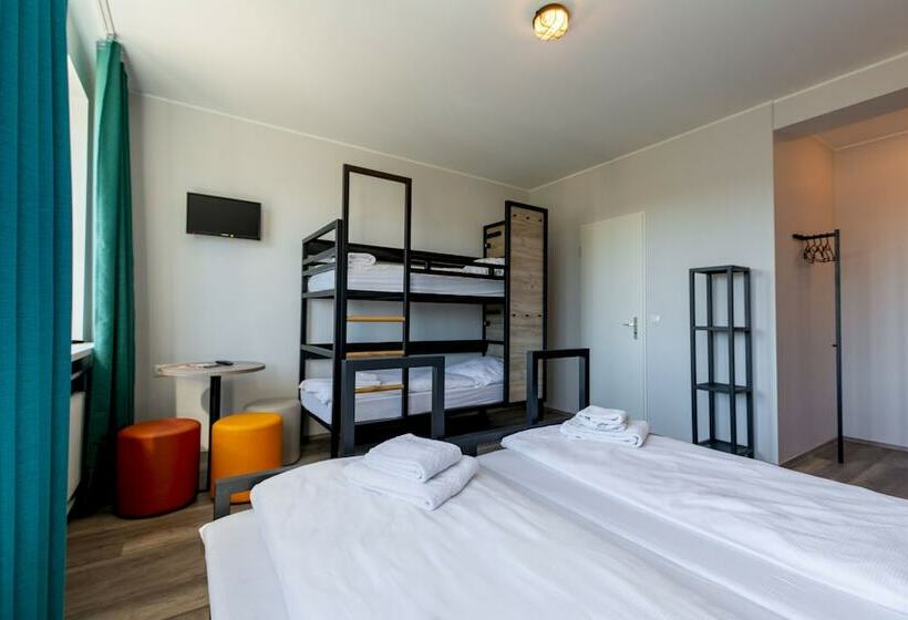 اتاق استاندارد چهار تخته, a&o München Laim