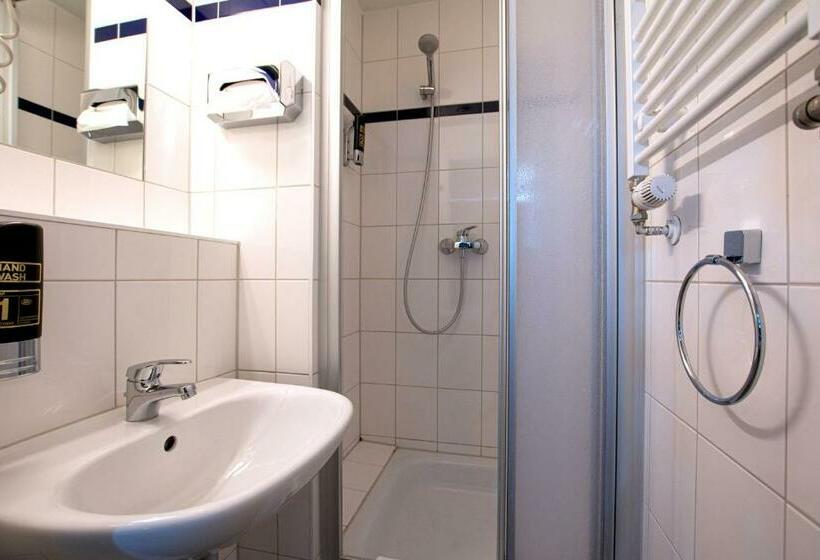 اتاق خانوادگی, a&o München Laim