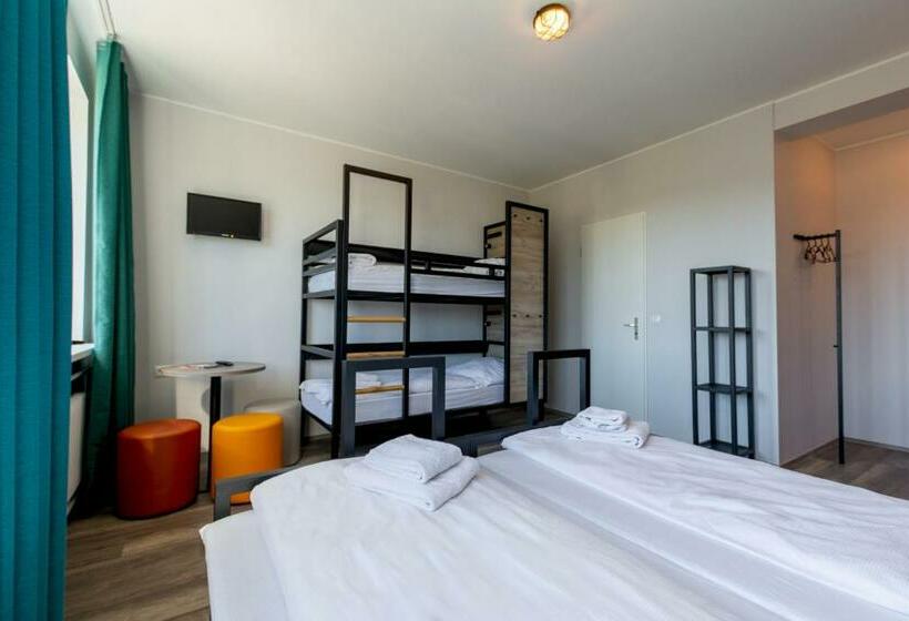 اتاق استاندارد سه نفره, a&o München Laim