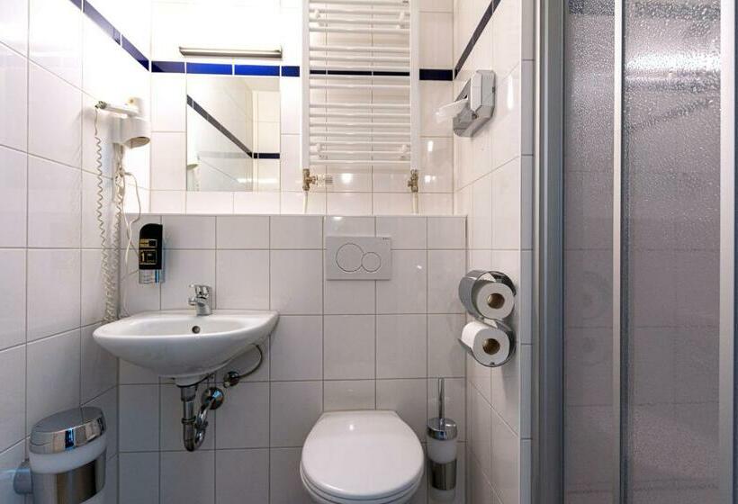اتاق استاندارد سه نفره, a&o München Laim