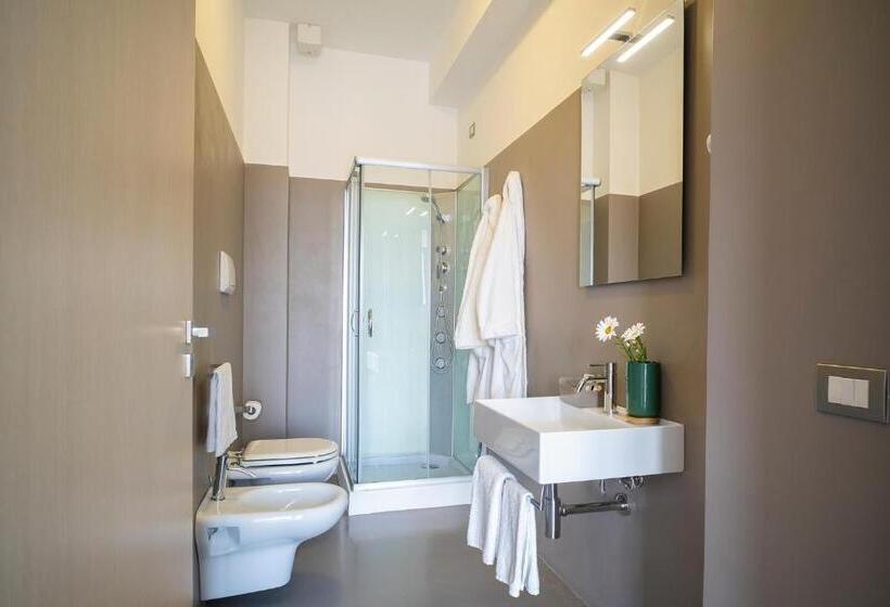 اتاق استاندارد سه نفره, Enny Camere