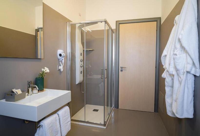 اتاق استاندارد سه نفره, Enny Camere