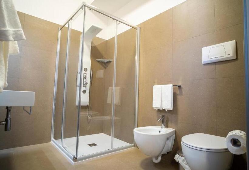 اتاق استاندارد چهار تخته, Enny Camere