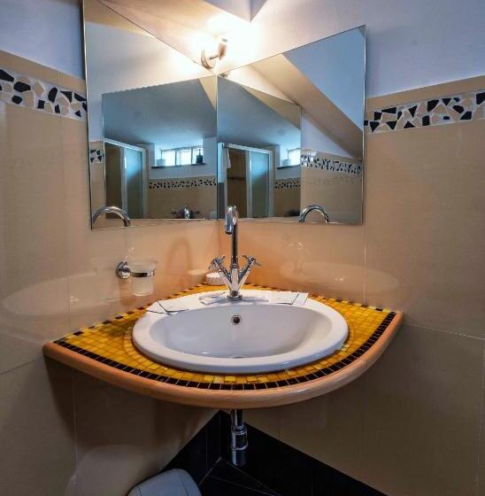 3 Bedroom Apartment Pool View, Casa Rossa