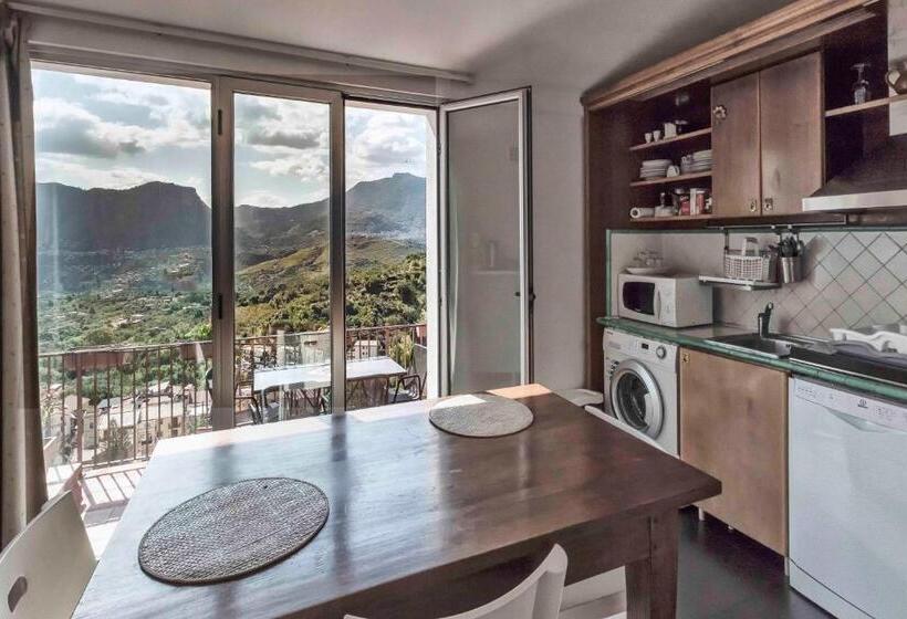 3 Bedroom Apartment Pool View, Casa Rossa