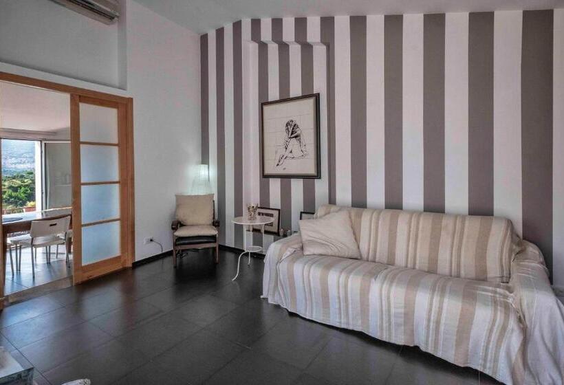 3 Bedroom Apartment Pool View, Casa Rossa