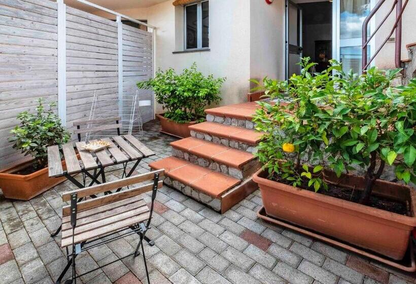 آپارتمان 1 خوابه با چشم‌انداز باغ, Casa Rossa