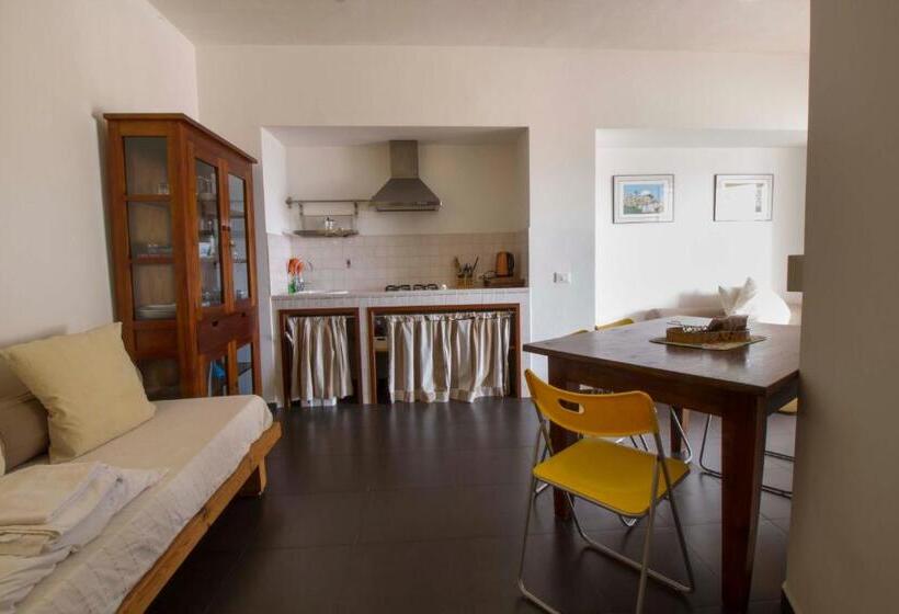 آپارتمان 1 خوابه با چشم‌انداز باغ, Casa Rossa