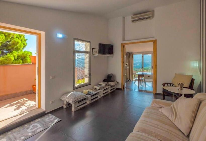 Appartamento 3 Camere da letto Vista Piscina, Bnb Casa Rossa