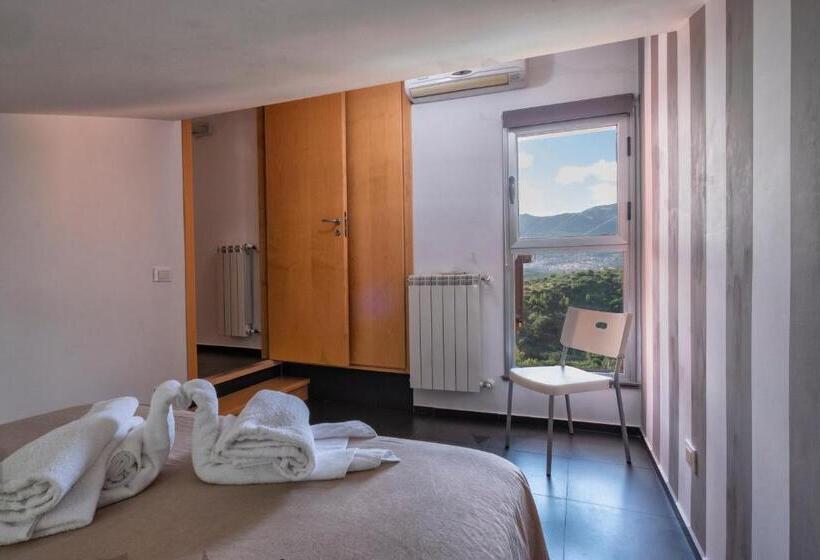 Appartamento 3 Camere da letto Vista Piscina, Bnb Casa Rossa