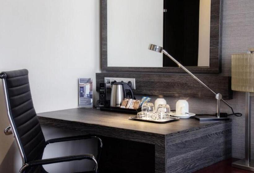 سوئیت اجرایی با مشاهده, Eto Park Hotel Business & Stadium
