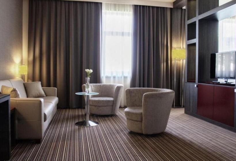 سوئیت اجرایی با مشاهده, Eto Park Hotel Business & Stadium