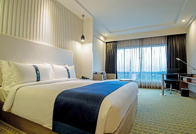 Chambre Deluxe King Size, Holiday Inn Amritsar Ranjit Avenue