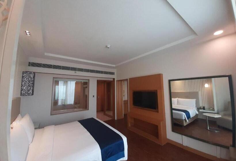 Chambre Deluxe King Size, Holiday Inn Amritsar Ranjit Avenue