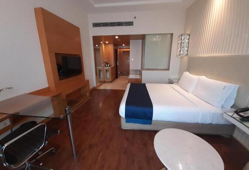 Chambre Deluxe King Size, Holiday Inn Amritsar Ranjit Avenue