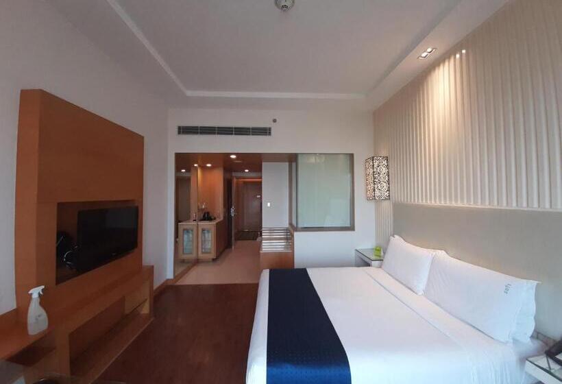 Chambre Deluxe King Size, Holiday Inn Amritsar Ranjit Avenue