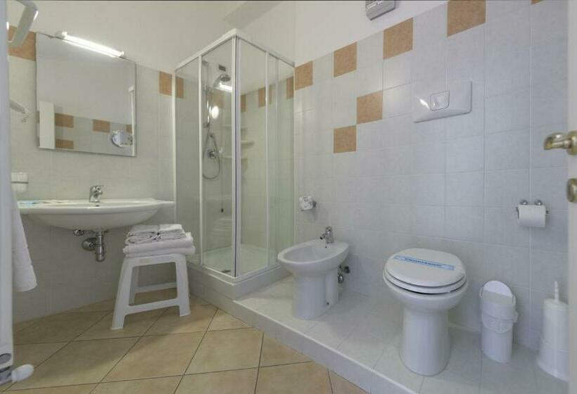 اتاق استاندارد سه نفره, Resort Isola Rossa