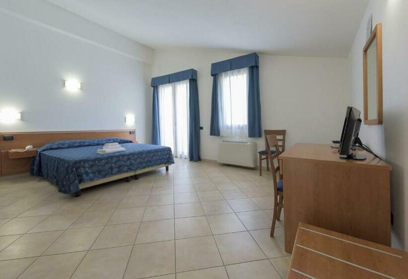 اتاق استاندارد سه نفره, Resort Isola Rossa