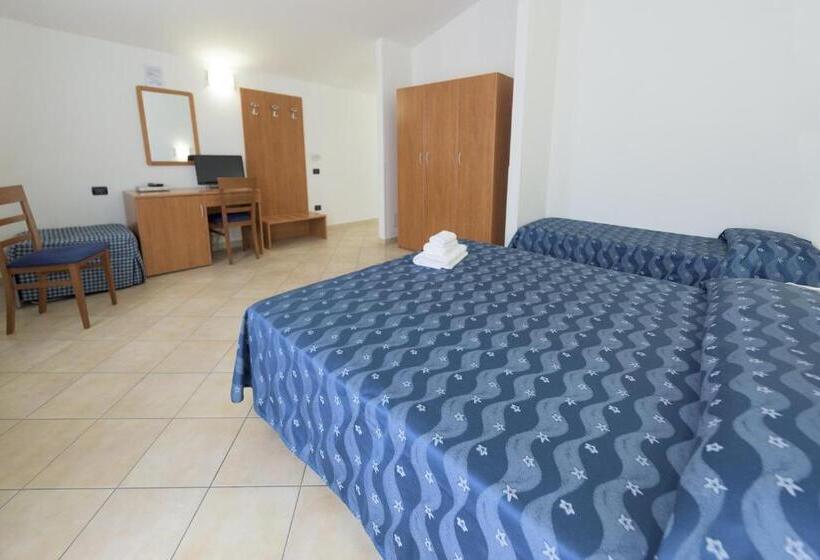 اتاق استاندارد سه نفره, Resort Isola Rossa