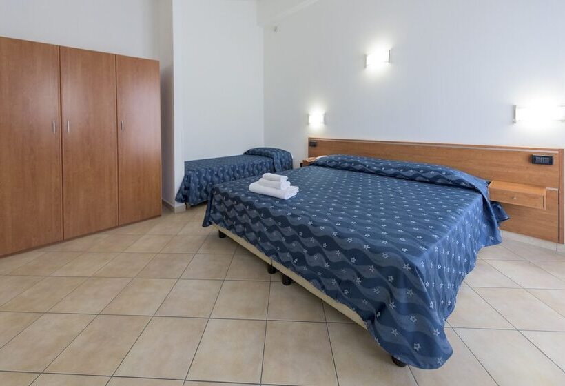 اتاق استاندارد سه نفره, Resort Isola Rossa