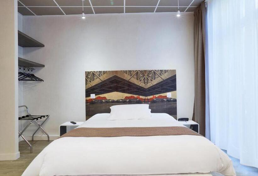 سوییت جونیور, Demain Hôtel & Conciergerie