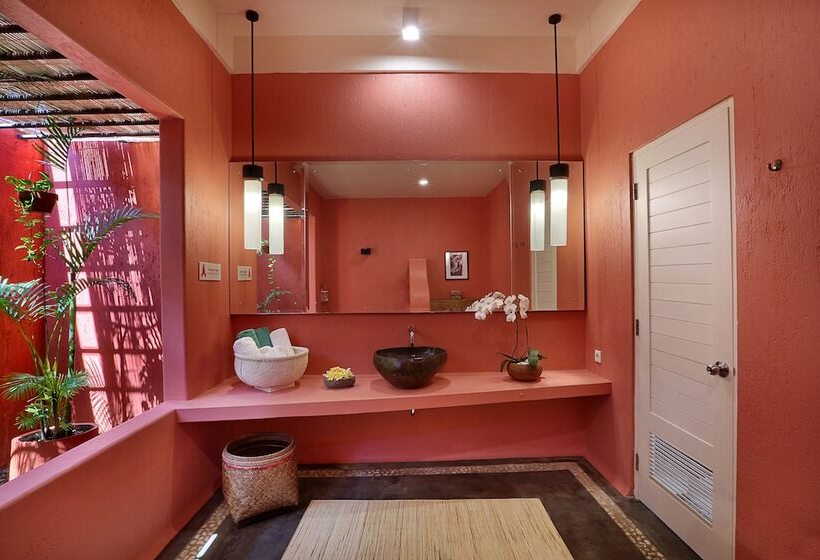 اتاق استاندارد با چشم‌انداز استخر, Pinkcoco Uluwatu   Constant Surprises & For Cool Adults Only