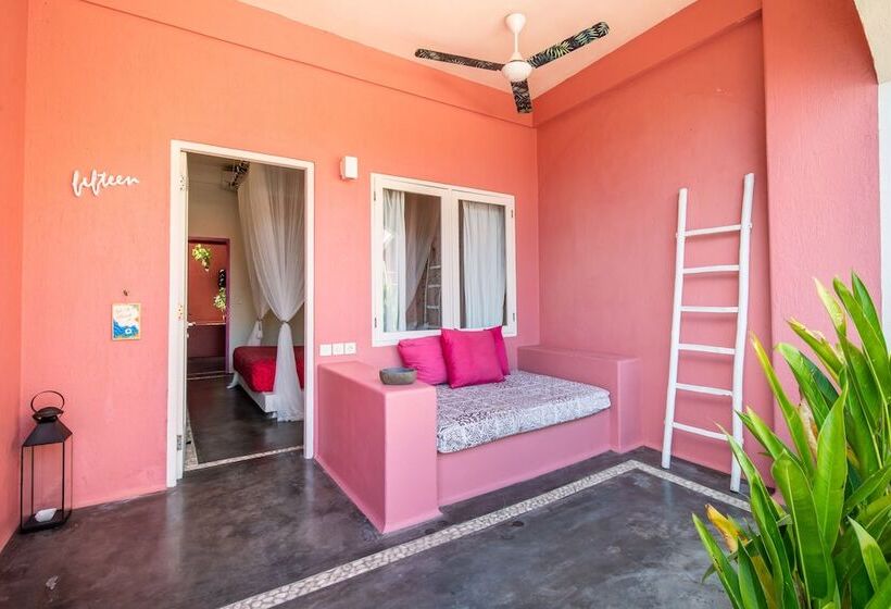 اتاق استاندارد با چشم‌انداز استخر, Pinkcoco Uluwatu   Constant Surprises & For Cool Adults Only