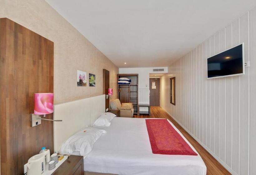 اتاق استاندارد سه نفره, Paris Pacific Paris Villejuif  Pres Du Metro L Hay Les Roses Ligne 14   Direct Paris Aeroport Orly E