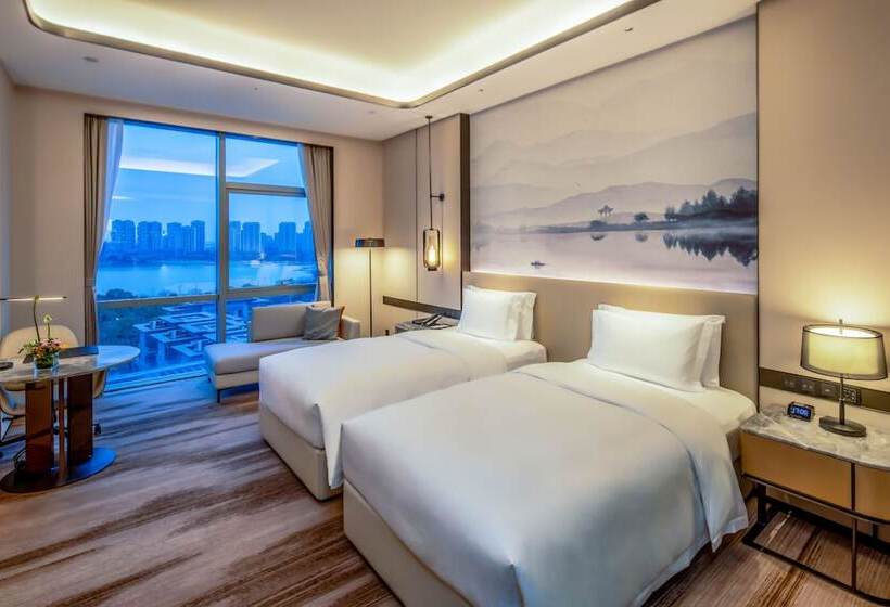 Superior room with lake view, Pullman Suzhou Taicang