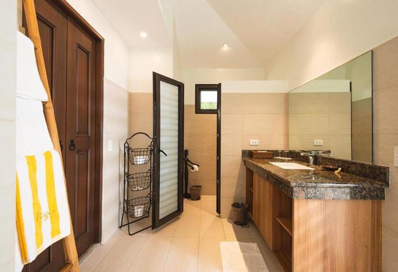 اتاق لوکس با تخت بزرگ, Virgin Beach Resort