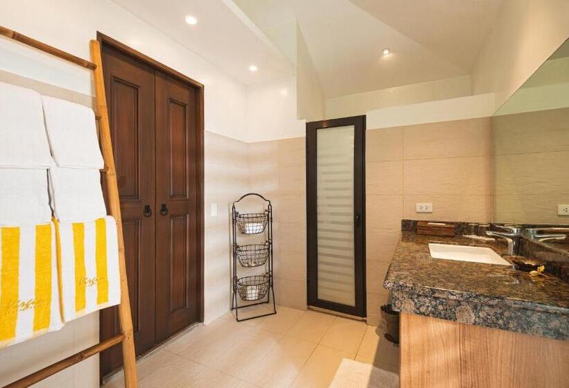 اتاق لوکس با تخت دو نفره بزرگ, Virgin Beach Resort