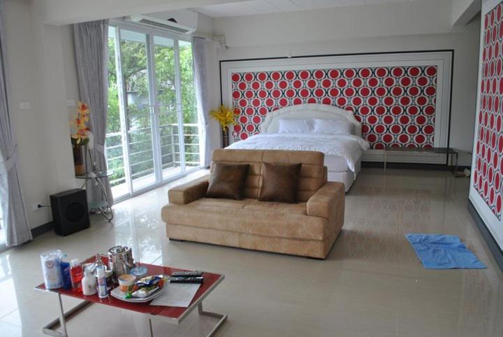 سوییت, O.u.m. Hotel   โรงแรมโอยูเอ็ม