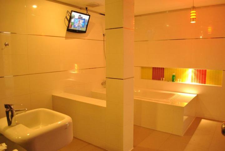 سوییت, O.u.m. Hotel   โรงแรมโอยูเอ็ม