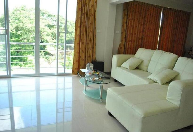 سوییت, O.u.m. Hotel   โรงแรมโอยูเอ็ม