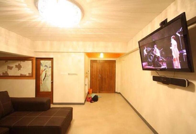 سوئیت با وان آب گرم, O.u.m. Hotel   โรงแรมโอยูเอ็ม