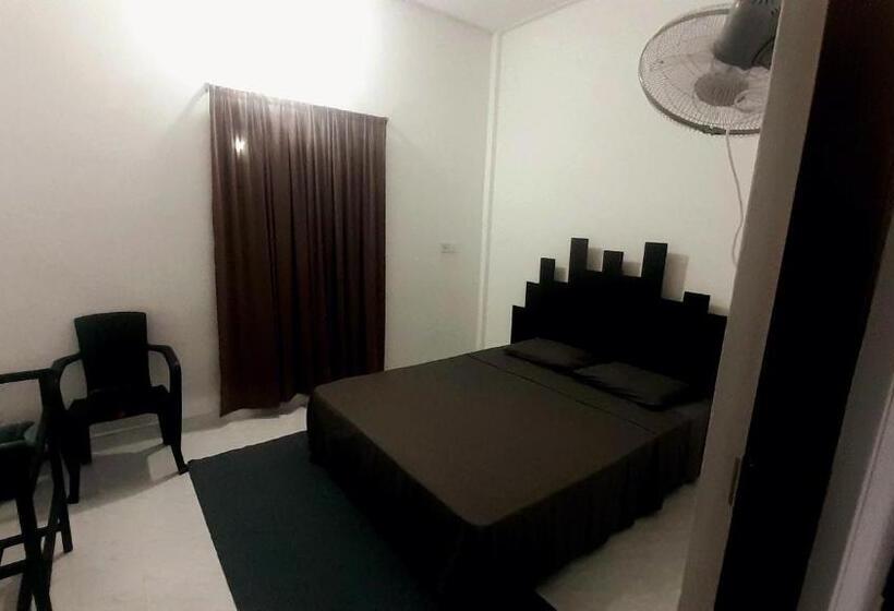 اتاق اکونومی, Airport Layover B&b