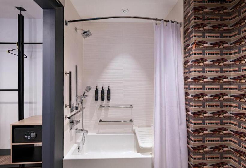 اتاق استاندارد با چشم‌انداز استخر, Aloft Austin Southwest