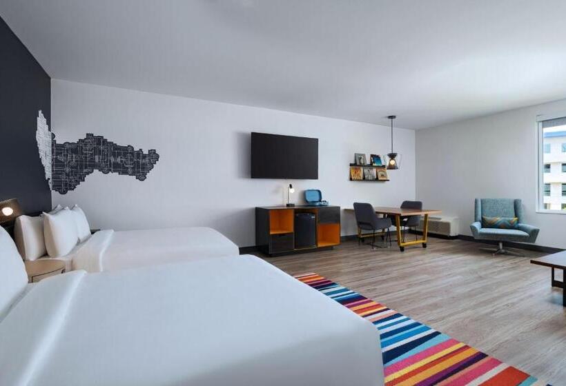 اتاق استاندارد با چشم‌انداز استخر, Aloft Austin Southwest