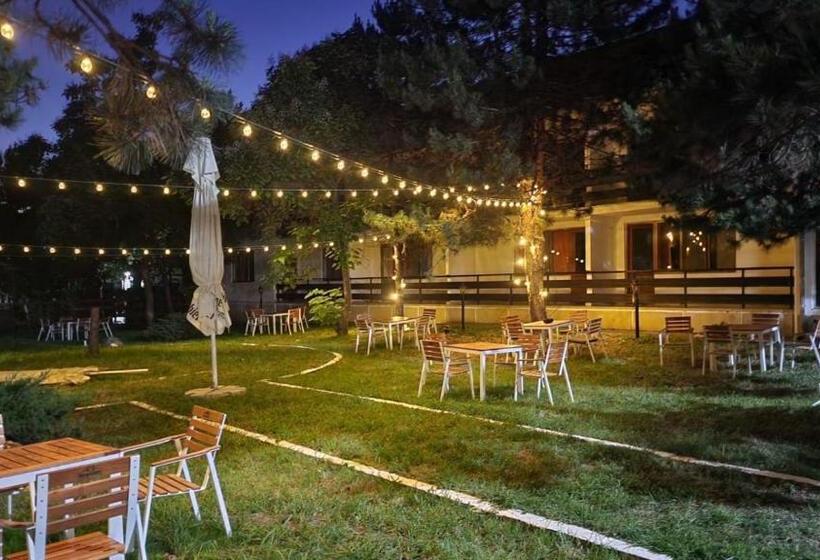 اتاق استاندارد چهار تخته, Hellen Residence