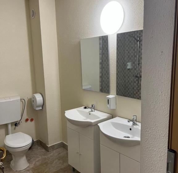 اتاق استاندارد چهار تخته, Hellen Residence