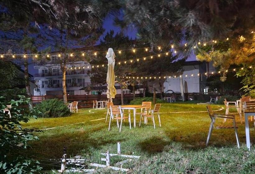 آپارتمان 1 خوابه با چشم‌انداز باغ, Hellen Residence