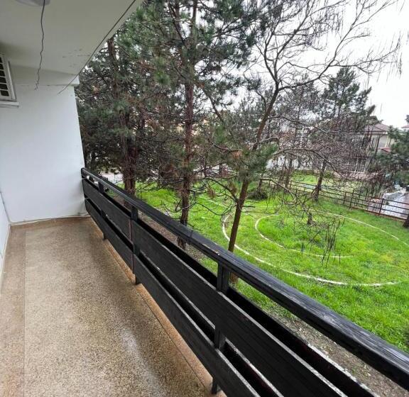 آپارتمان 1 خوابه با چشم‌انداز باغ, Hellen Residence