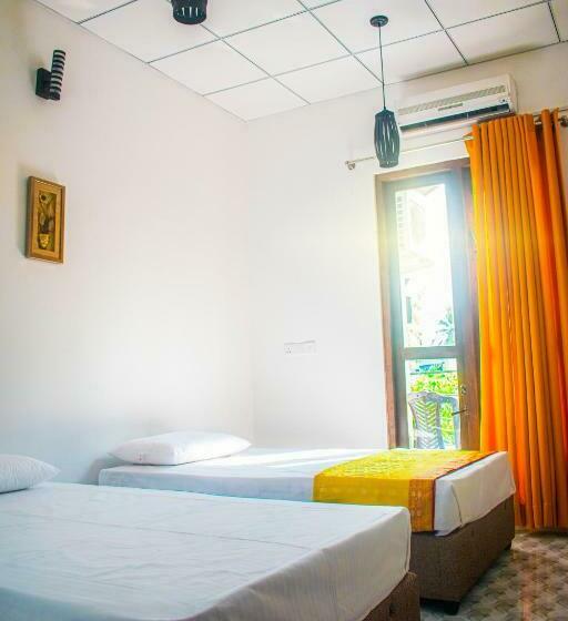 اتاق لوکس سه تخته, Thambara Resort