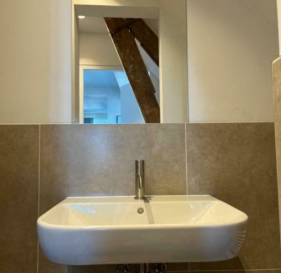 اتاق لوکس با تخت بزرگ, Weltevreden
